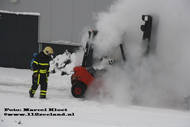 heftruck brand zeelandhallen 21-12-2010 012 met naam.jpg